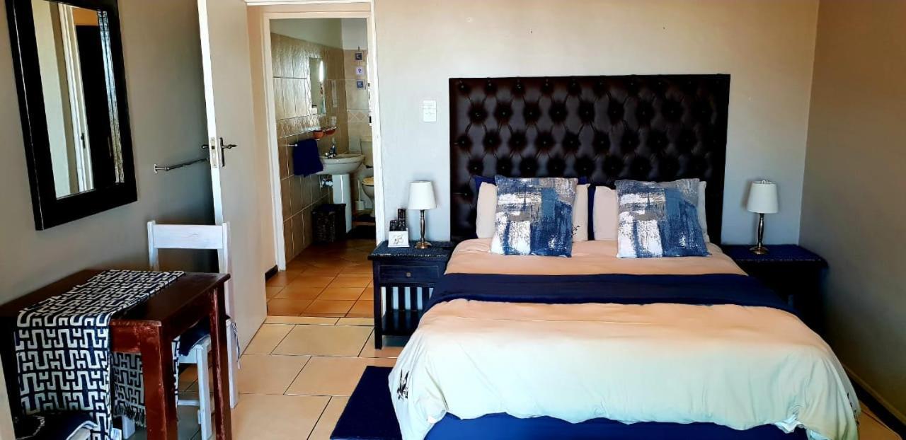 Seagulls Guest House Langebaan Esterno foto