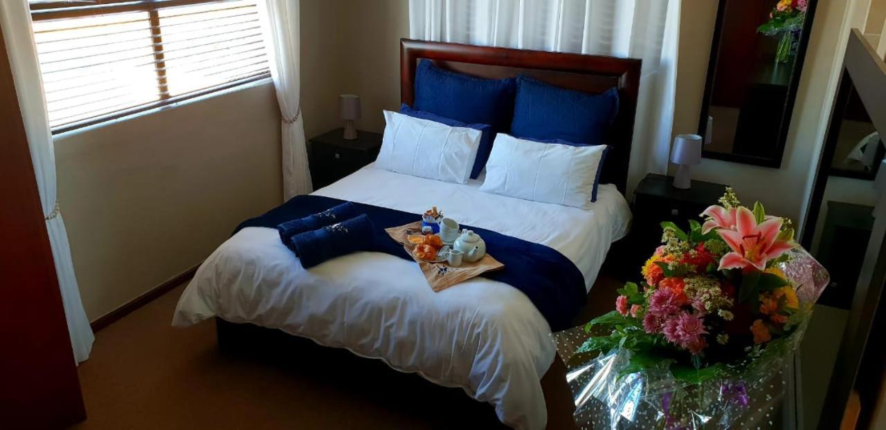 Seagulls Guest House Langebaan Esterno foto