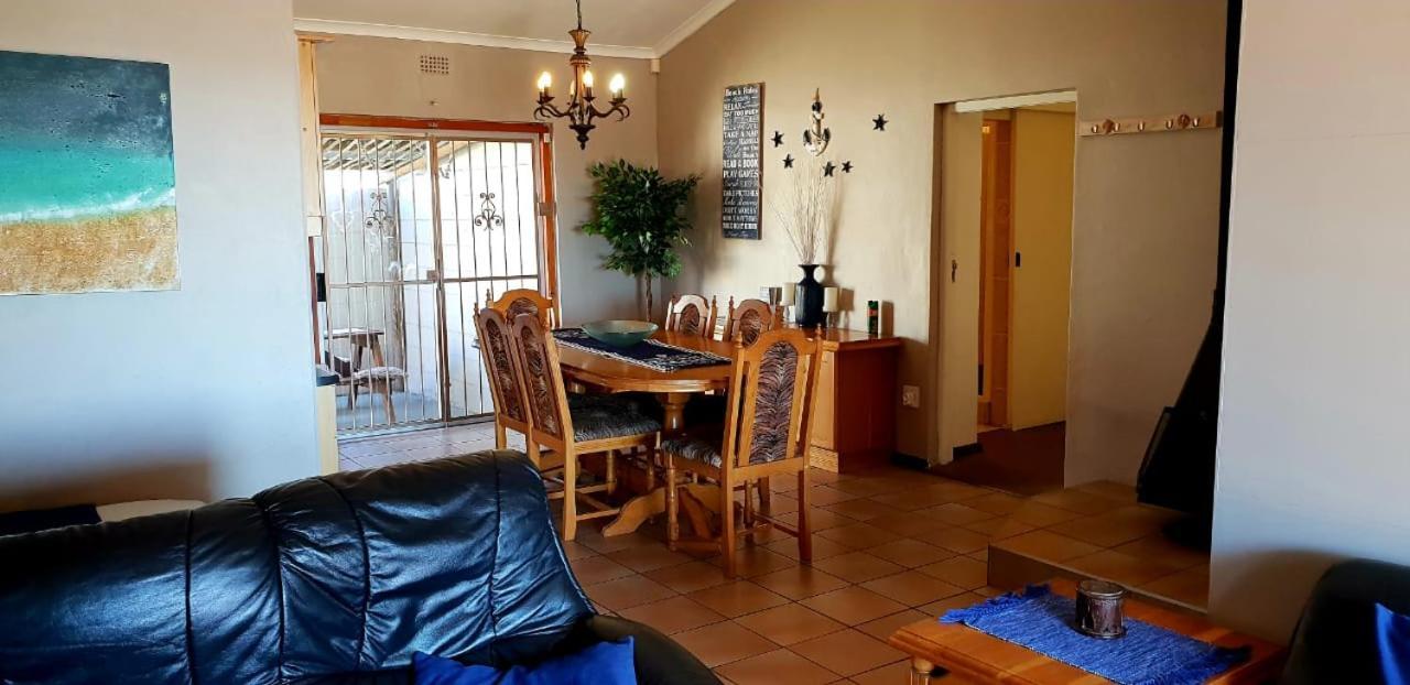 Seagulls Guest House Langebaan Esterno foto